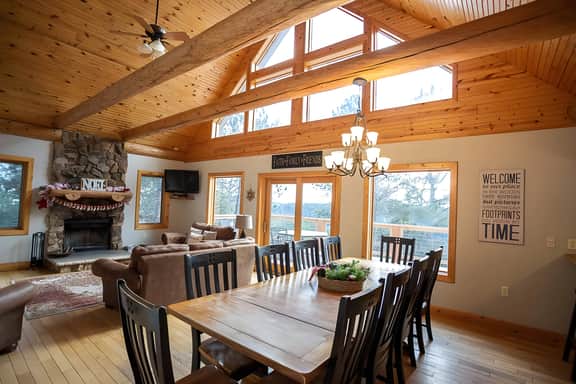 Royal Straight Cabin