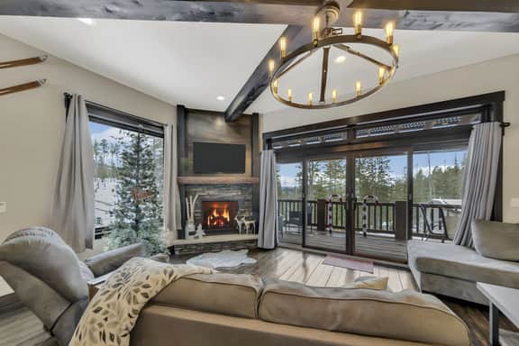 Dakota Sunset Lodge