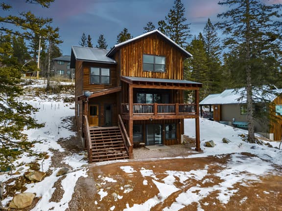 Dakota Sunset Lodge